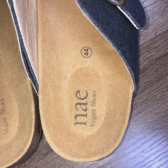 Men's NAE Darco Pinatex Sandal Size 44(11) Black& Tan - Picture 2 of 7